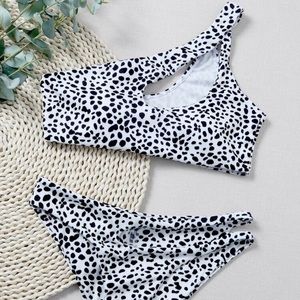 New. One piece, bikini set and bikini top